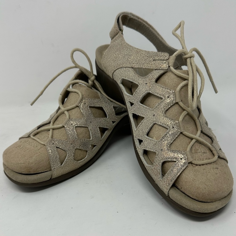 Abeo BioSystem Nicky Gold Metallic Beige Leather Open Toe Sandals Sz 7 Q5